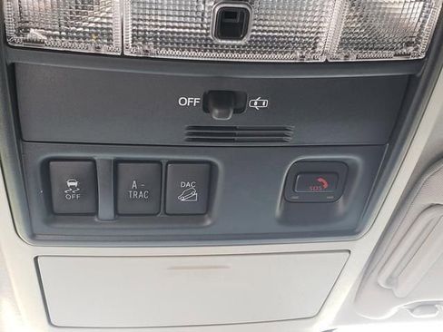 Used 2020 Toyota 4Runner SR5 AWD/4WD image 18