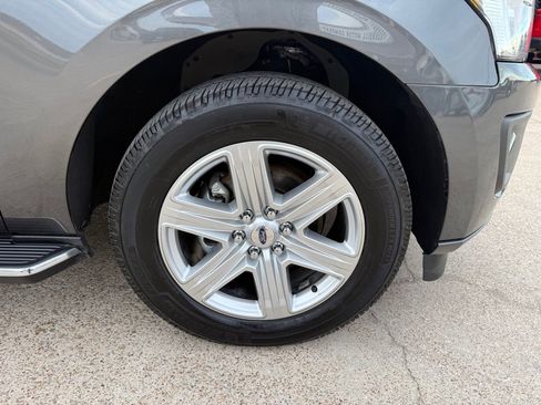Used 2018 Ford Expedition XLT w/ Equipment Group 202A RWD image 12