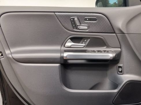 Used 2025 Mercedes-Benz GLB 250 w/ Exclusive Package image 12