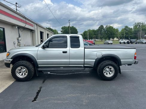 Used 2004 Toyota Tacoma 4x4 Xtracab image 8