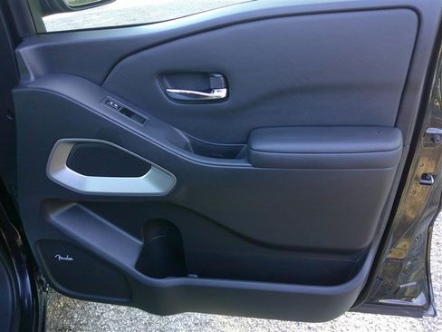 Used 2024 Nissan Frontier SL w/ Technology Package image 21