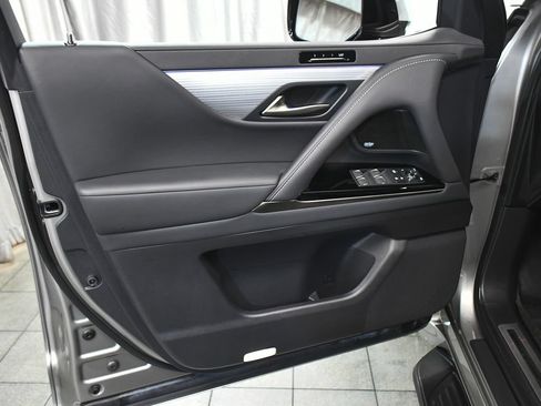 Used 2023 Lexus LX 600 F Sport w/ Accessory Package (Z1) AWD/4WD image 9