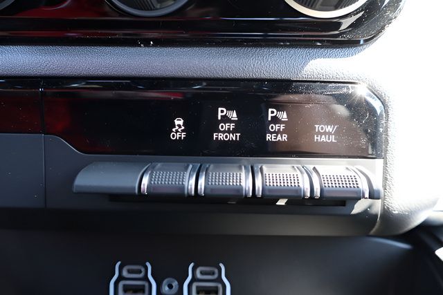 New 2026 RAM 1500 Express AWD/4WD image 16