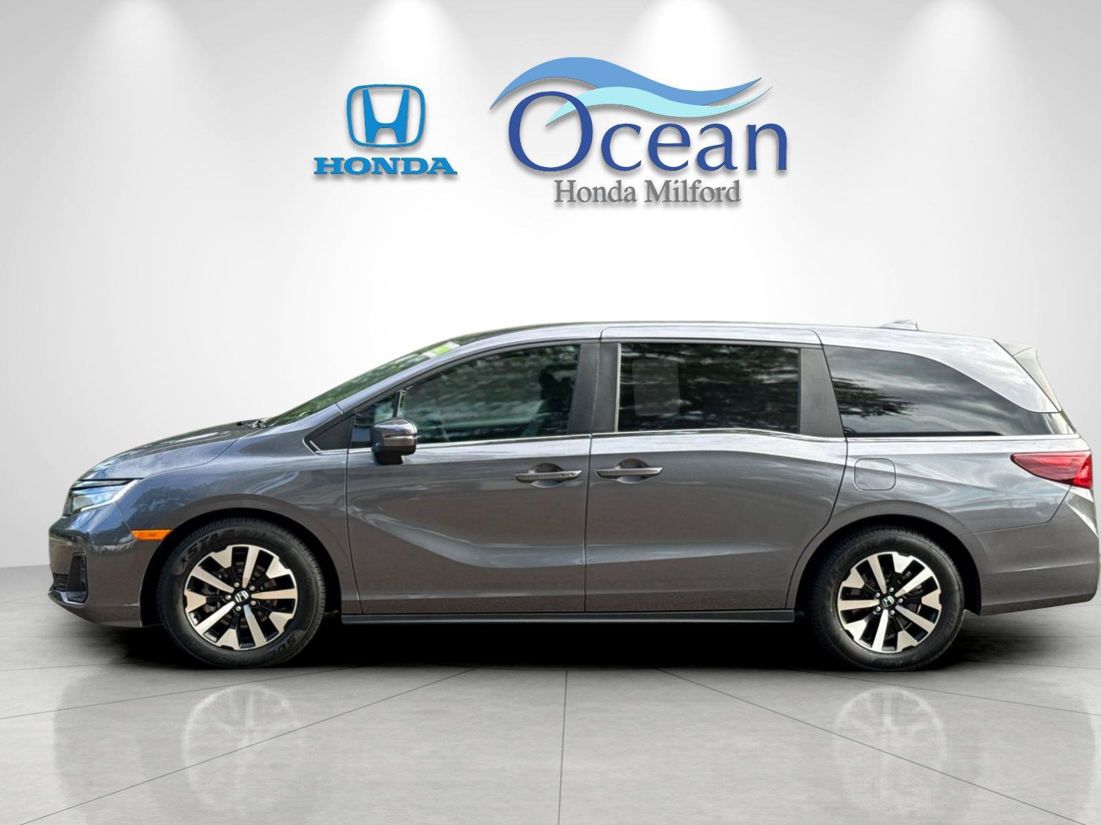 Used 2025 Honda Odyssey EX-L image 6