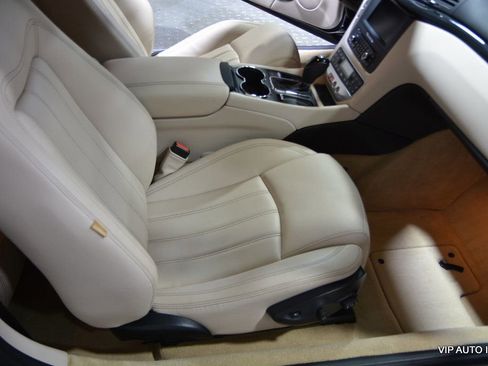Used 2011 Maserati GranTurismo S image 28