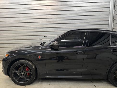 Used 2022 Alfa Romeo Stelvio Veloce AWD/4WD image 3