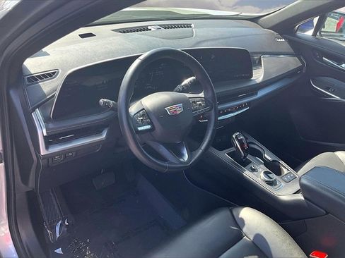 Certified 2025 Cadillac XT4 Premium Luxury image 17