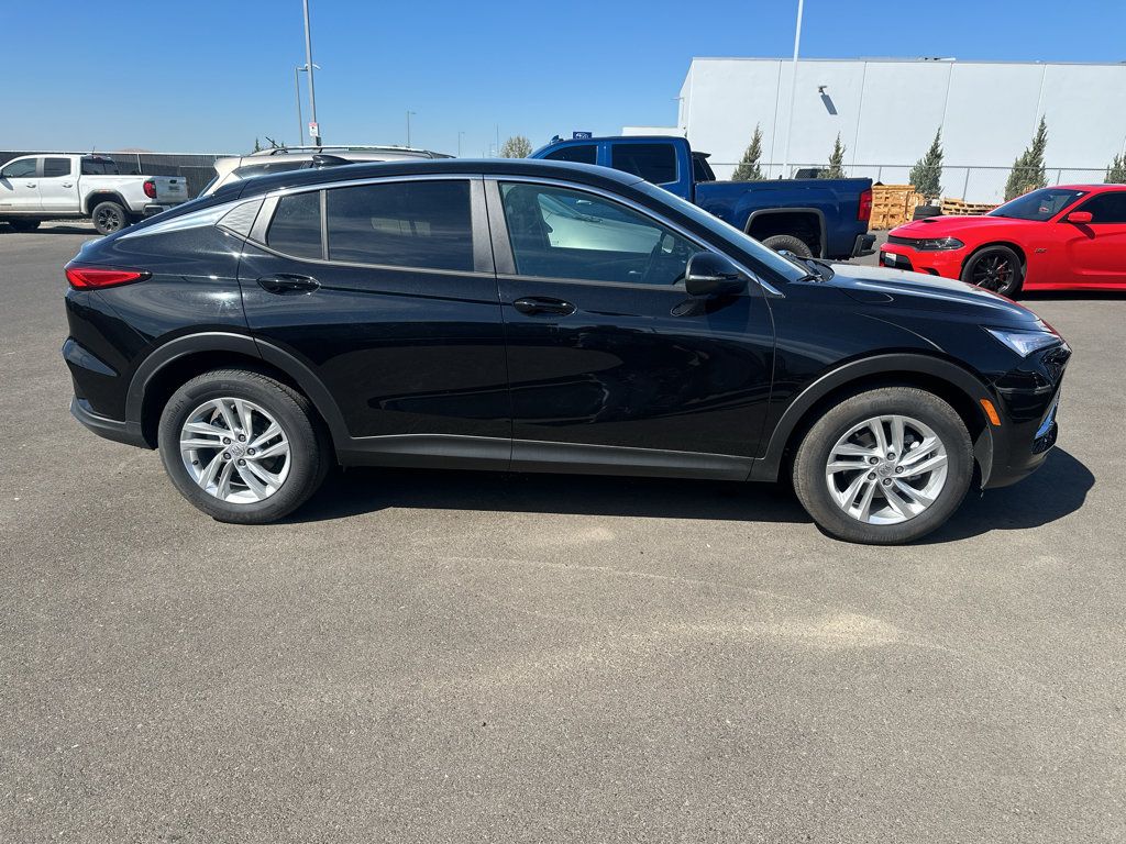 Used 2025 Buick Envista Preferred w/ Convenience I Package FWD image 4