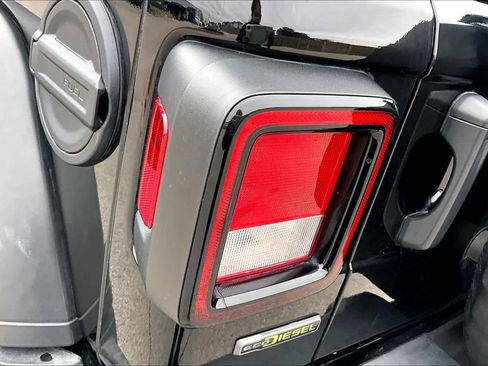 Used 2021 Jeep Wrangler Unlimited Sport image 27