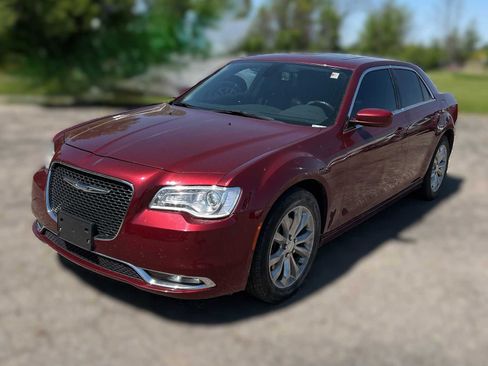 Used 2017 Chrysler 300 Limited w/ Value Package AWD/4WD image 4