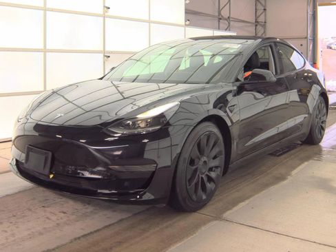 Used 2021 Tesla Model 3 Standard Range Plus image 1