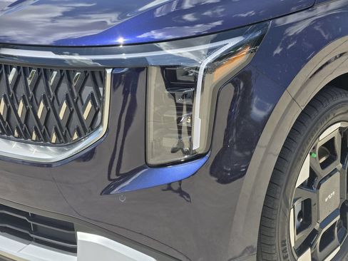 New 2026 Kia Carnival EX FWD image 7