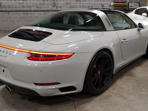 Used 2018 Porsche 911 image 5