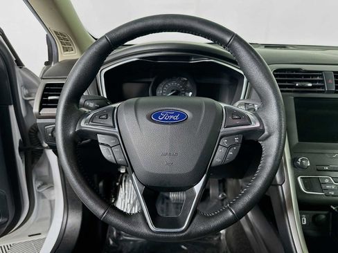 Used 2020 Ford Fusion SE w/ Equipment Group 151A image 11