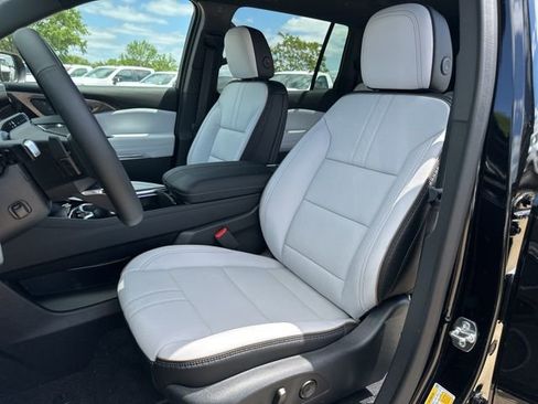 New 2025 Chevrolet Traverse High Country image 9