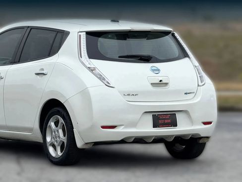 Used 2015 Nissan Leaf SV image 16