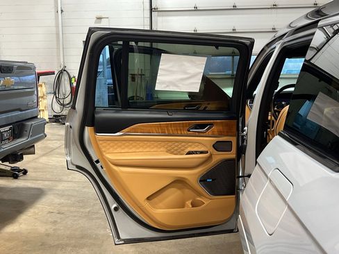 Used 2021 Jeep Grand Cherokee L Summit image 37