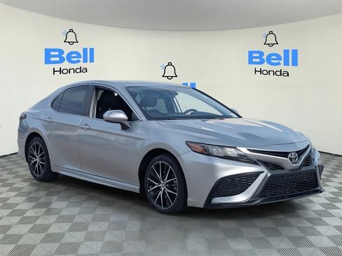 Used 2021 Toyota Camry SE image 6