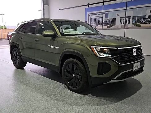 New 2026 Volkswagen Atlas Cross Sport SE FWD image 2