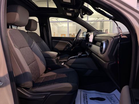 Used 2024 Chevrolet Colorado ZR2 w/ Technology Package image 21