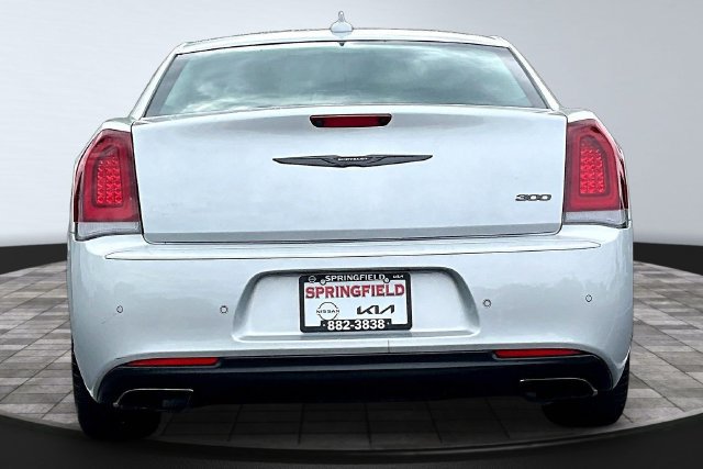 Used 2021 Chrysler 300 Touring L RWD image 5