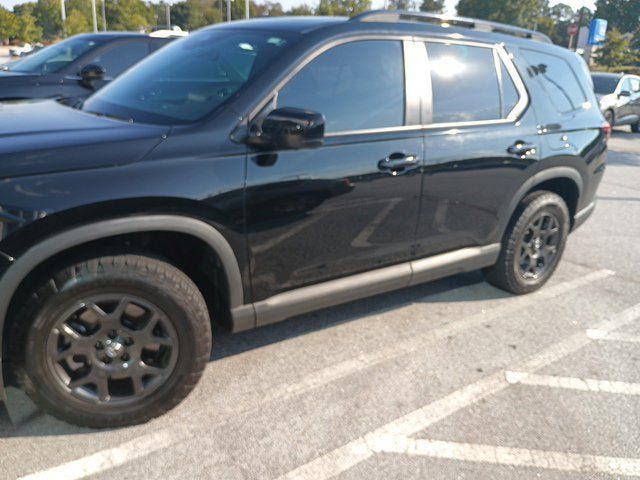 Used 2024 Honda Pilot TrailSport image 1