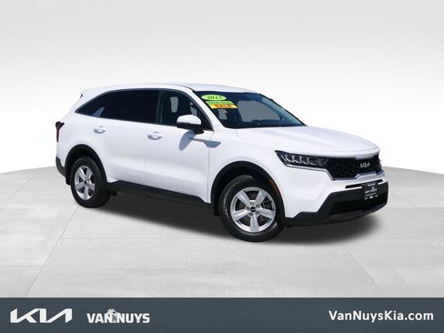 Used 2023 Kia Sorento LX FWD image 1