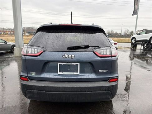 Used 2019 Jeep Cherokee Latitude w/ Popular Appearance Group image 5