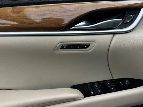 Used 2019 Cadillac XTS Luxury image 10