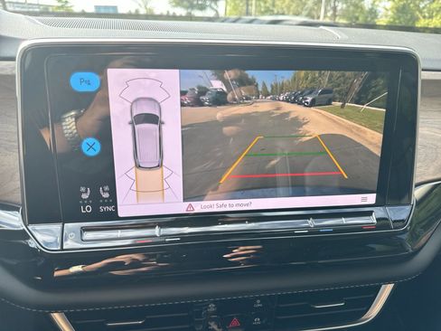 Used 2025 Volkswagen Atlas SE image 13