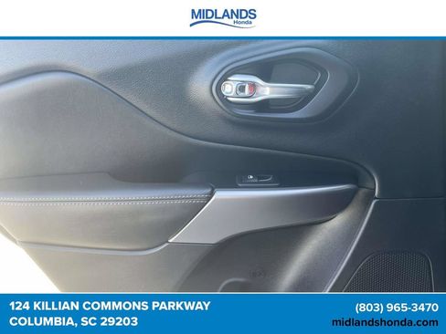 Used 2019 Jeep Cherokee Limited FWD image 13
