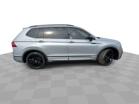 Used 2022 Volkswagen Tiguan SE R-Line image 9