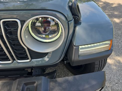 Used 2025 Jeep Wrangler Unlimited Sahara AWD/4WD image 32