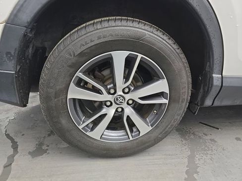 Used 2018 Toyota RAV4 XLE image 18