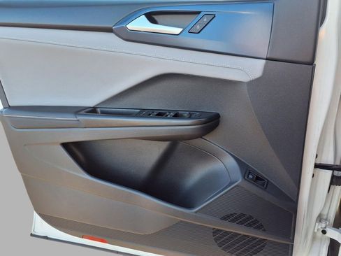 Used 2024 Volkswagen Taos SE image 18