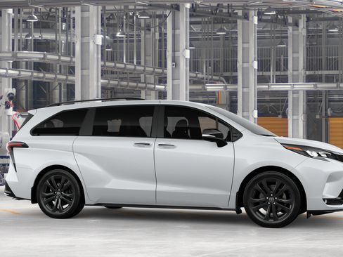 New 2026 Toyota Sienna XSE FWD image 15