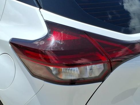 Used 2023 Nissan Kicks SR w/ SR Premium Package FWD image 10