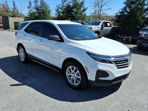 Certified 2024 Chevrolet Equinox LS image 3