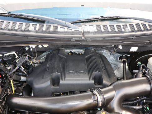 Used 2018 Ford Expedition XLT image 26