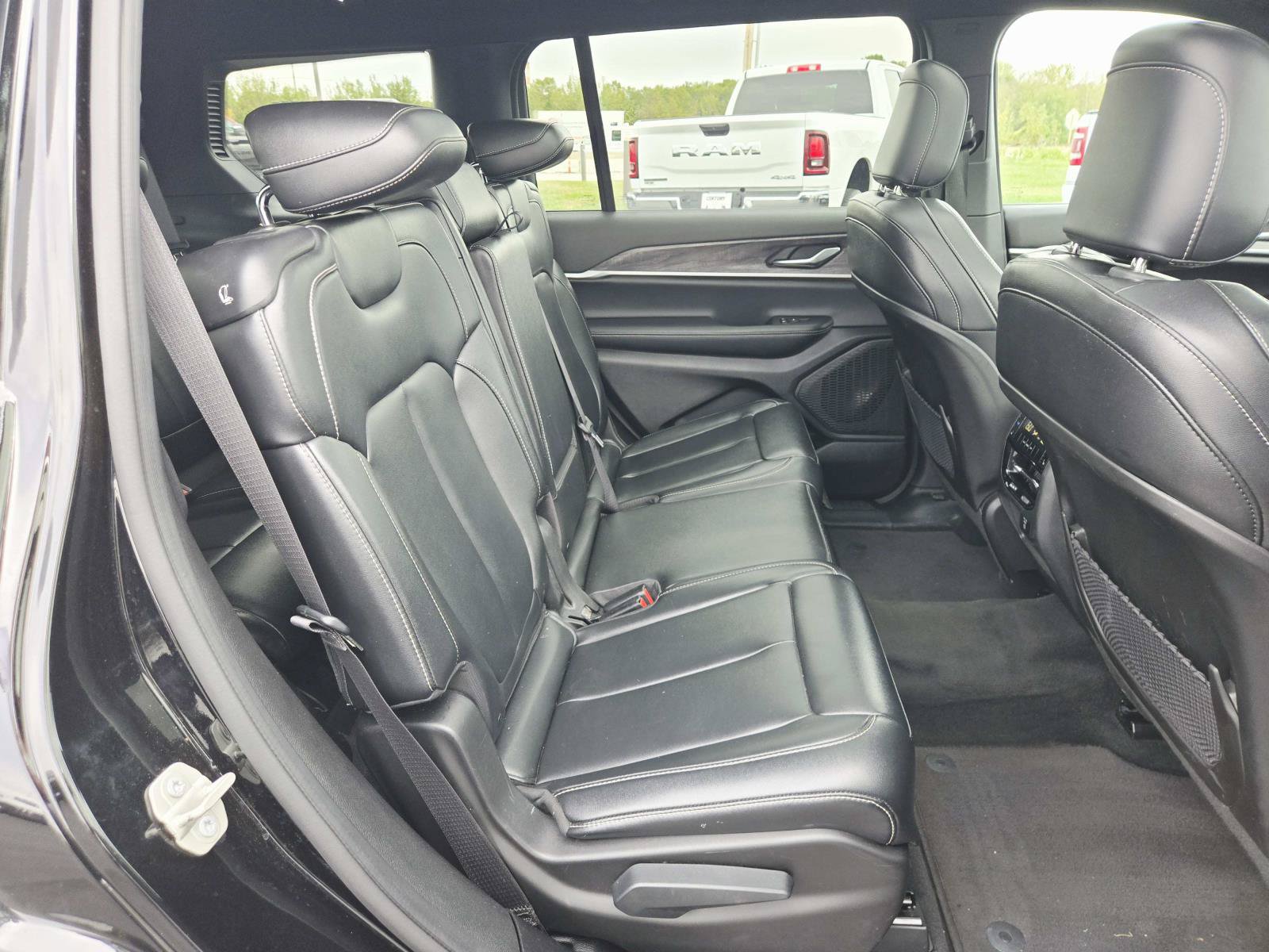 Used 2024 Jeep Grand Cherokee L Limited AWD/4WD image 18