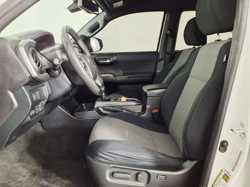 Used 2021 Toyota Tacoma TRD Off-Road w/ Technology Package RWD image 17