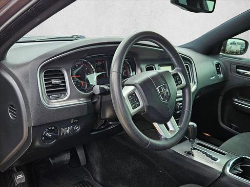 Used 2014 Dodge Charger SE w/ Sport Appearance Group RWD image 9