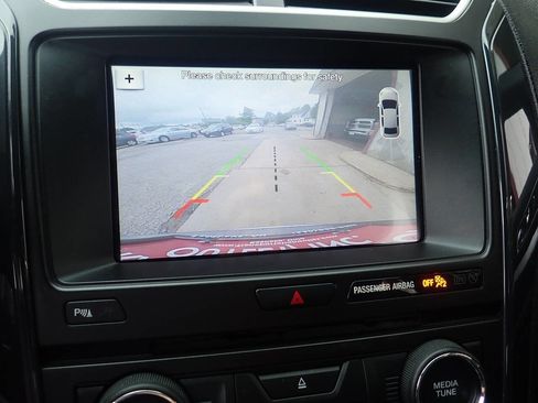 Used 2017 Ford Explorer XLT w/ Equipment Group 202A image 4