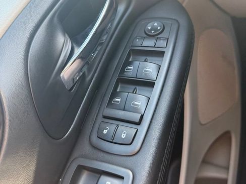 Used 2018 Dodge Grand Caravan SE w/ UConnect Hands-Free Group FWD image 23