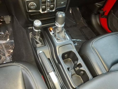 Used 2022 Jeep Wrangler Unlimited Sahara image 30