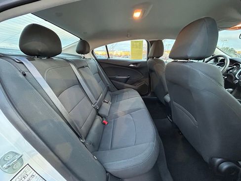 Used 2018 Chevrolet Cruze LT image 29