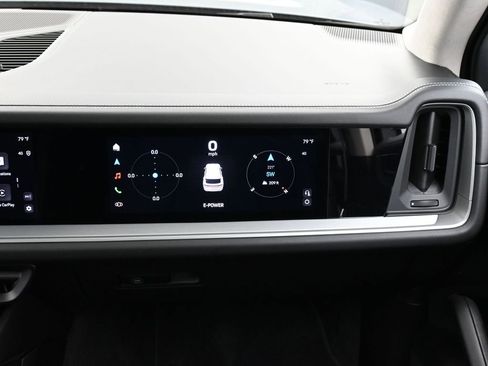 Certified 2025 Porsche Cayenne Turbo image 32