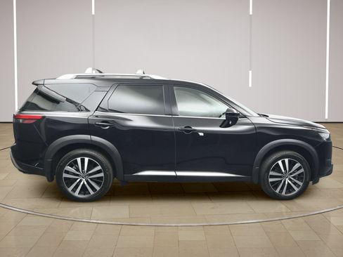 Certified 2025 Nissan Pathfinder Platinum w/ Cargo Package FWD image 8