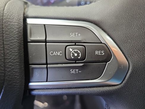 Used 2024 Jeep Compass Latitude AWD/4WD image 17