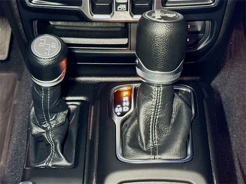 Used 2024 Jeep Wrangler Unlimited image 14